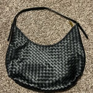 🖤Black Woven Faux Leather Shoulder Bag🖤